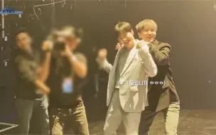 Download Video: 【Super Junior】接下来请欣赏在你看不到的地方蓝人到底都在干嘛