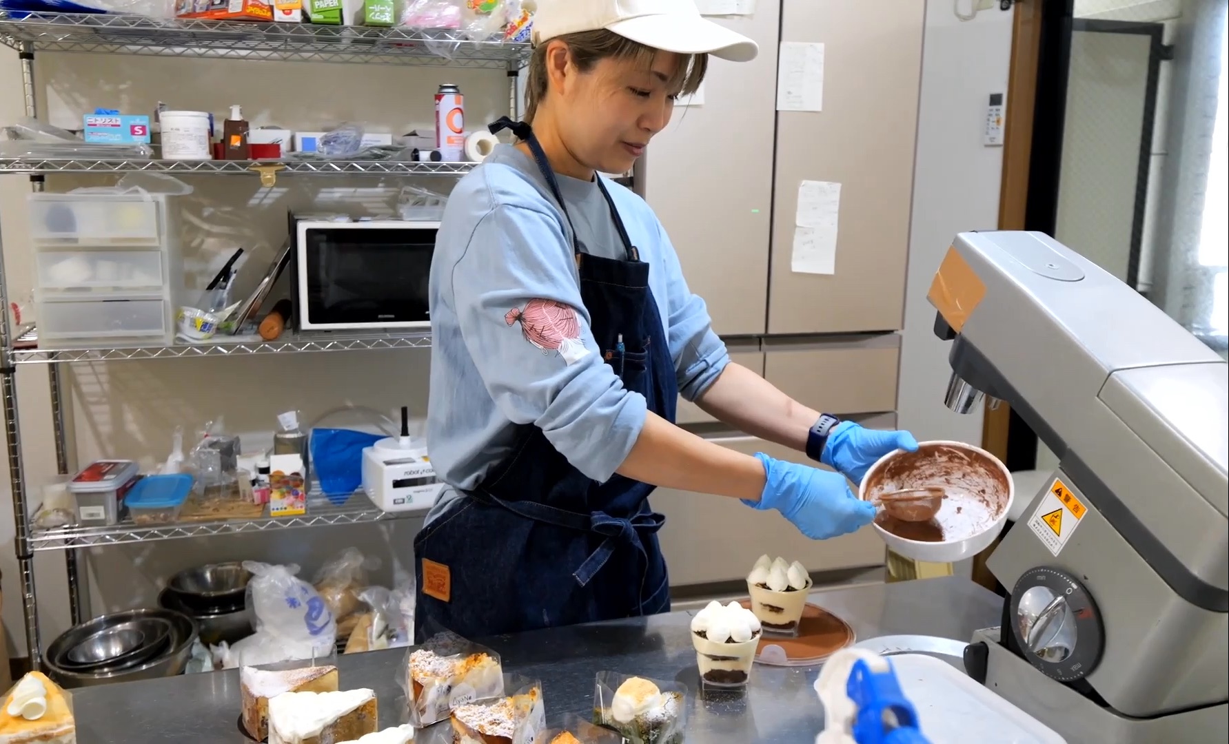 【日本美食】观看美女甜点蛋糕厨师制作精美蛋糕过程