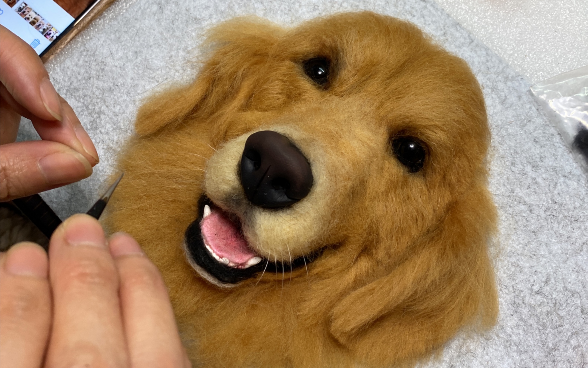 羊毛毡做的金毛狗狗