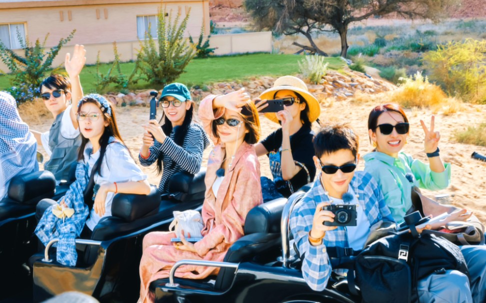 花儿与少年5里大家的合影可以算是旅行拍照姿势的模板了