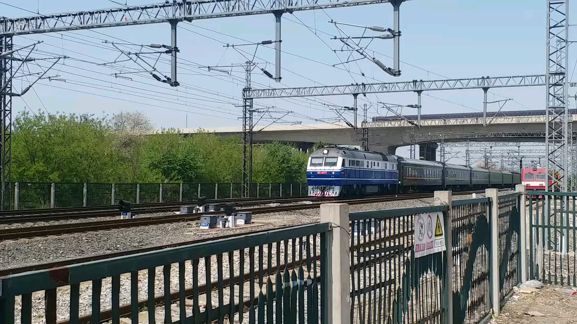 京局京段df11牵引k7729次快速通过京沪线汉沟镇站_哔哩哔哩_bilibili