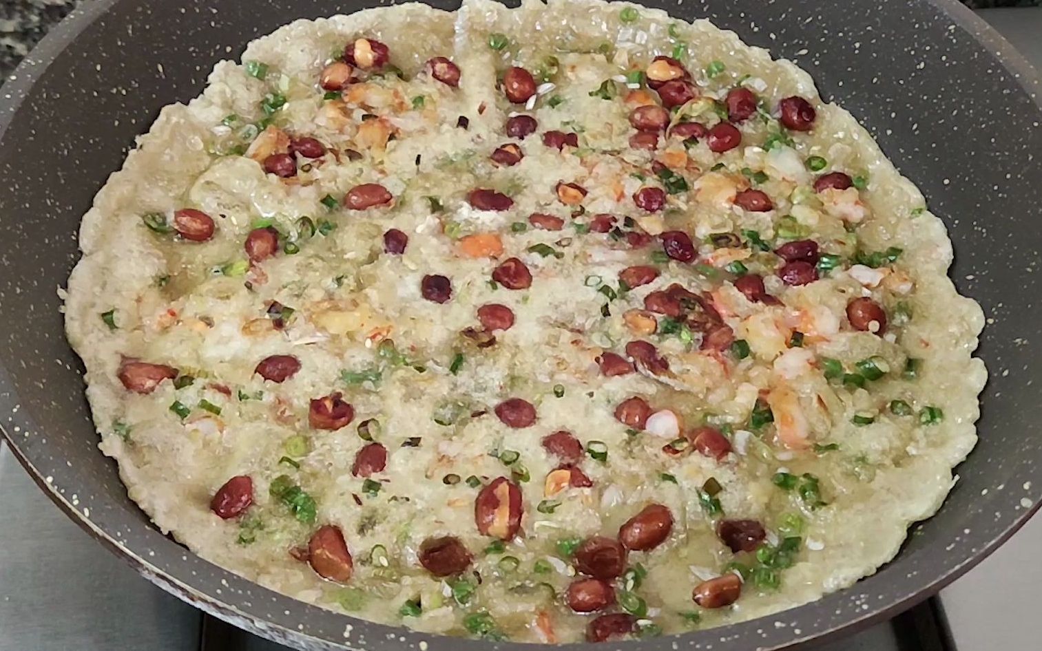 特色小吃地瓜粉煎饼,原来做法那么简单,外酥里嫩,吃完还想吃