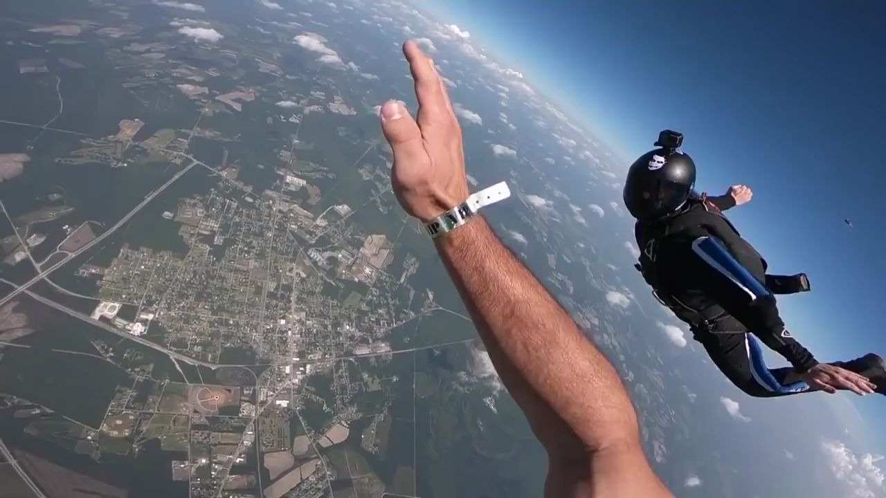 第一视角高空跳伞