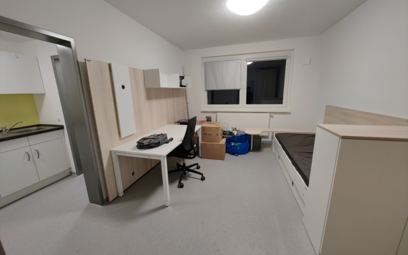 【大飞哥的德国留学】我又搬回学校宿舍了,新房子是个单身公寓