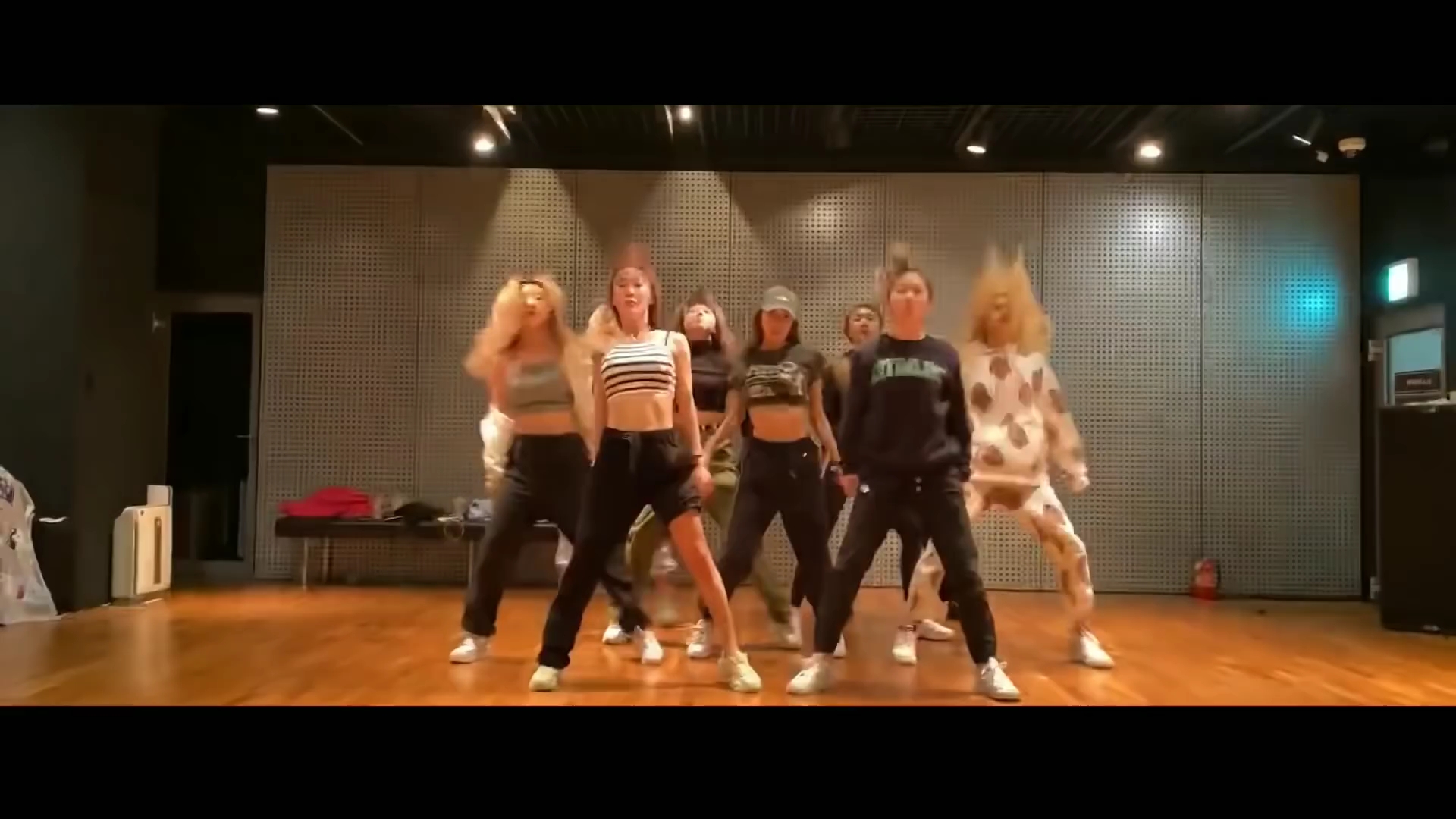 [图]【Lisa】Señorita and Good Thing Dance Practice(练习室)