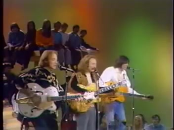 [图]Crosby，Stills，Nash & Young 《Down By The River》 live-1970