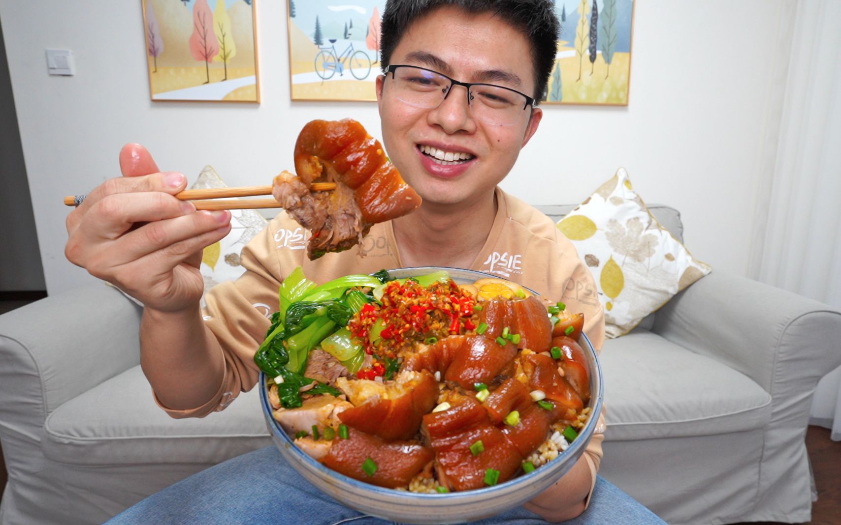 [图]用肘子自制一碗猪脚饭，肉香十足软糯粘牙，整整一个也太爽了