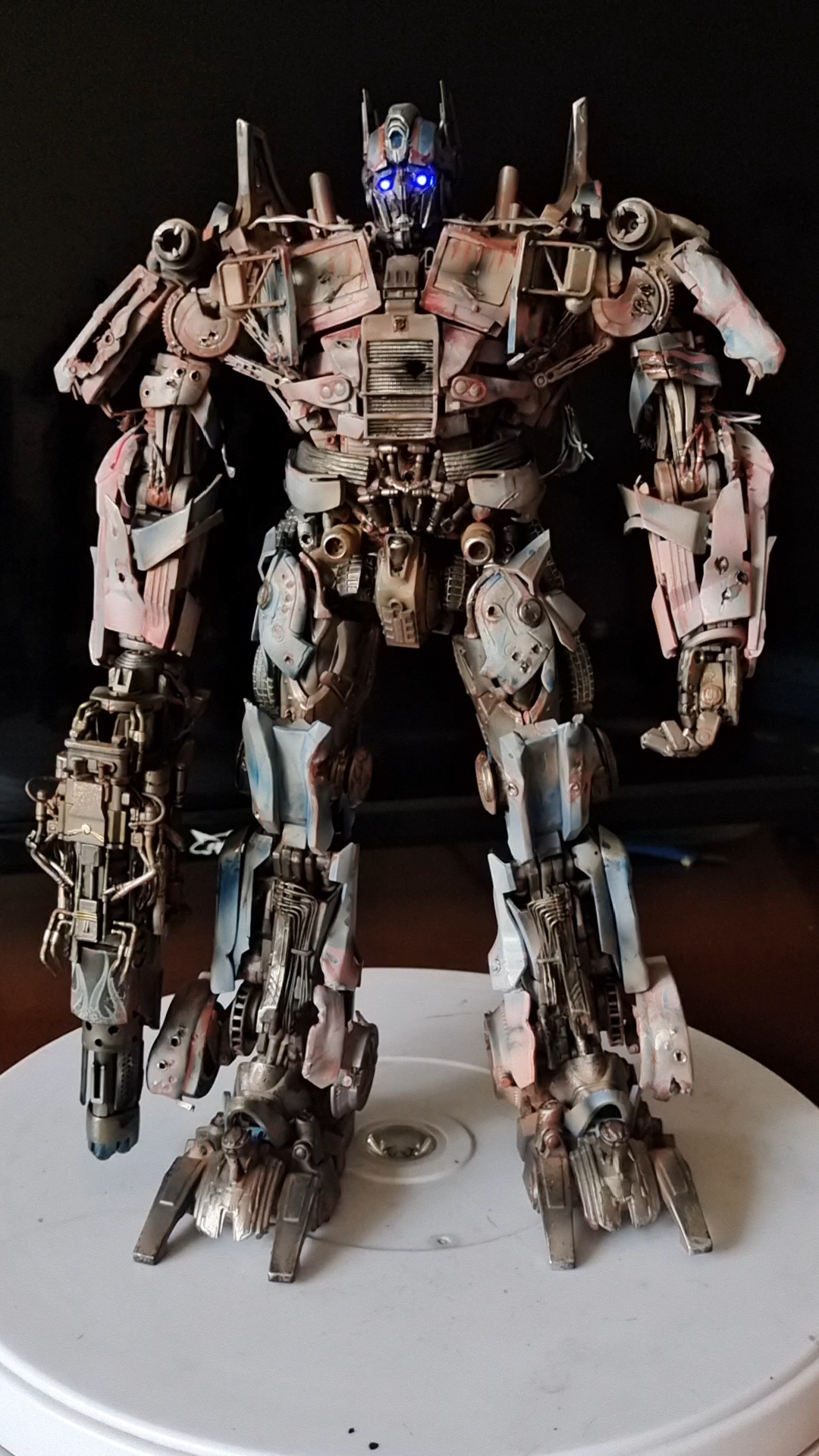 变形金刚四隐匿擎天柱早起拍照都成螃蟹了这点拍接近本色很多再补个