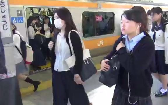 女性専用车両 一応男性乗る禁止! JR中央线 快速 朝の通勤ラッシュ かなり混雑哔哩哔哩bilibili