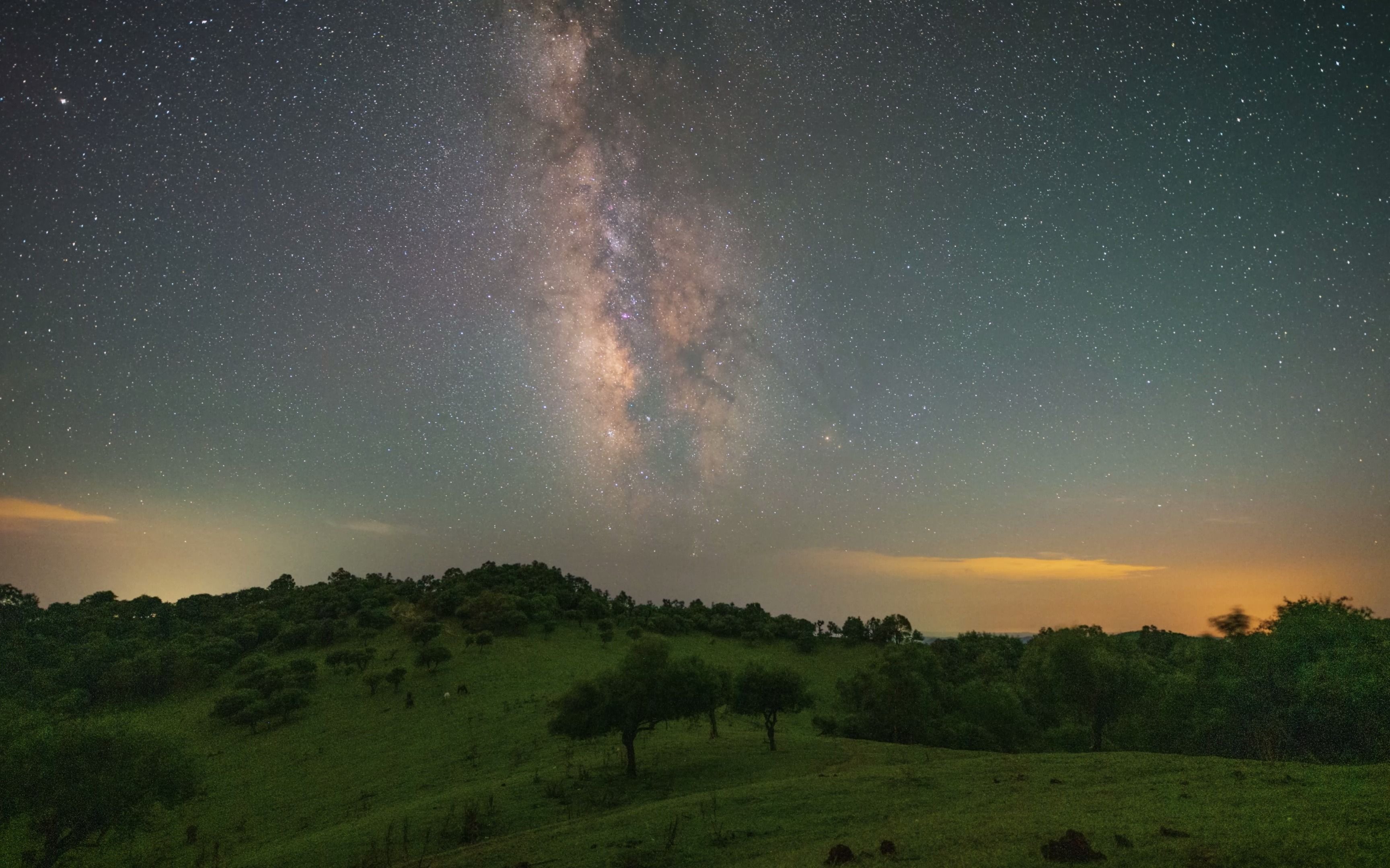 [图]【陕西星空4K】陕甘交界处有一片秀美的高山牧场“高寒川”，星空与牧马，无尽的遐想。（适马14 1.8art镜头）