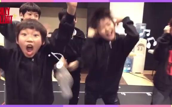 [图]【billy elliot】韩国卡司唱新年快乐歌《喜鹊新年》2018