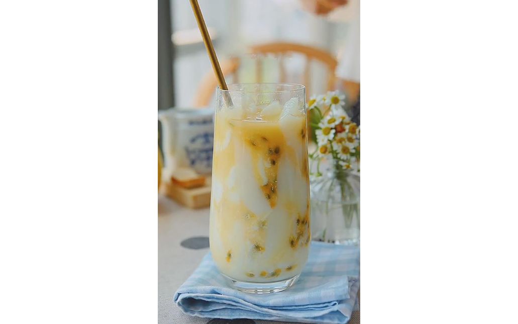 活动作品家里的百香果吃不完不如做一杯撞奶