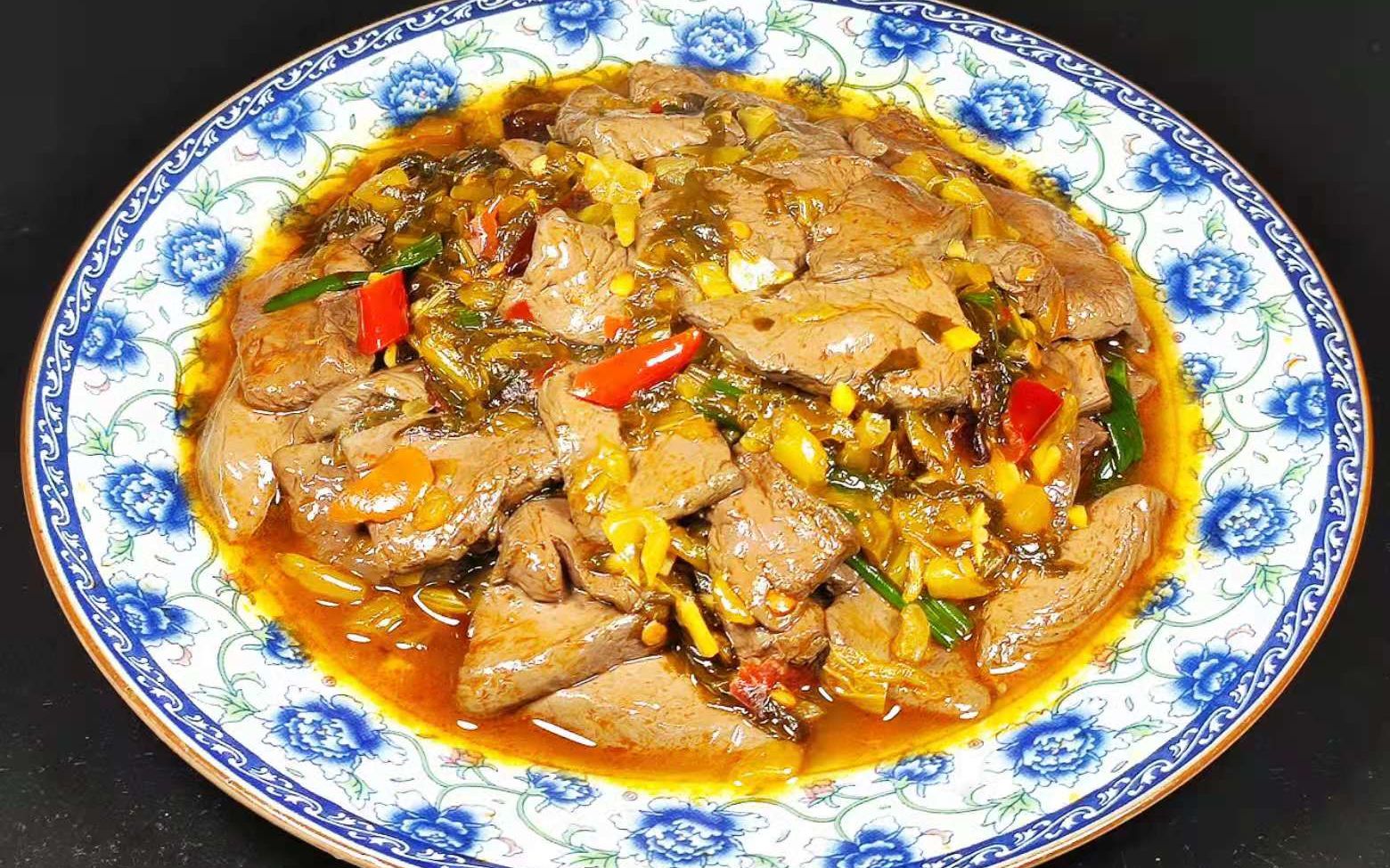 教你酸菜烧鸭血的家常做法,做出来滑嫩鲜香酸辣爽口,和饭店的一样好吃