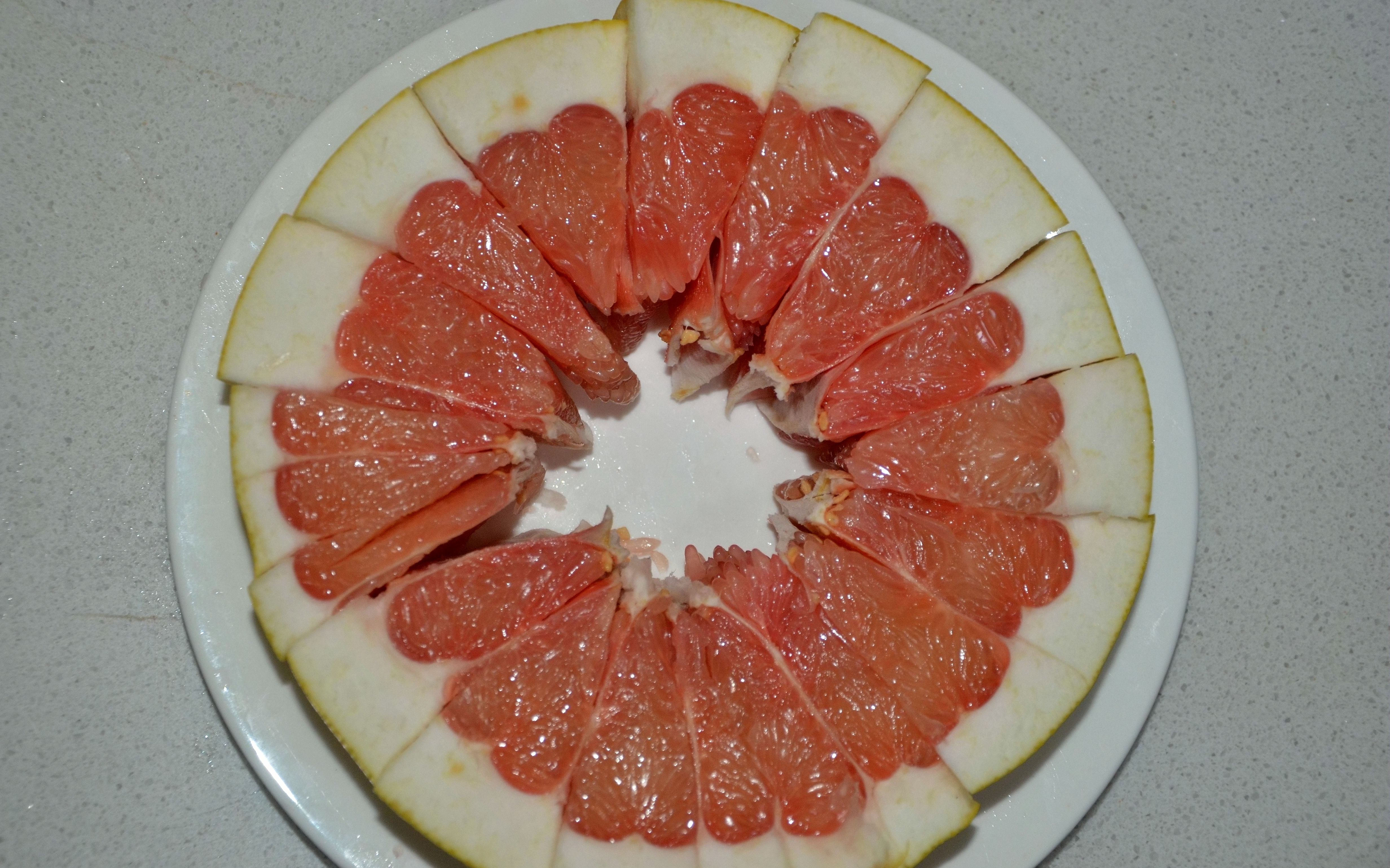 1分鐘快速切柚子法 輕鬆搞定難剝的柚子皮 | 秋天吃柚子 | 怎麼切柚子 | 剝柚子皮 | 大紀元