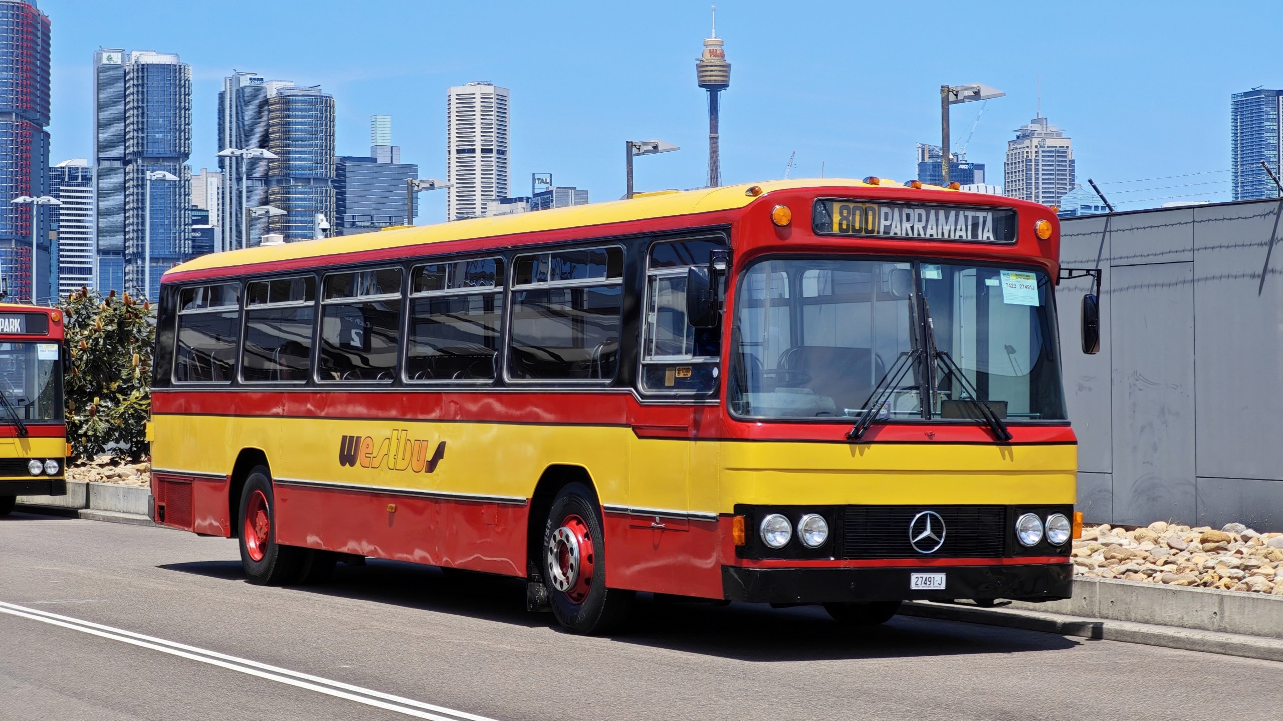 【悉尼公交】历史上唯一一部 custom coaches 车身的