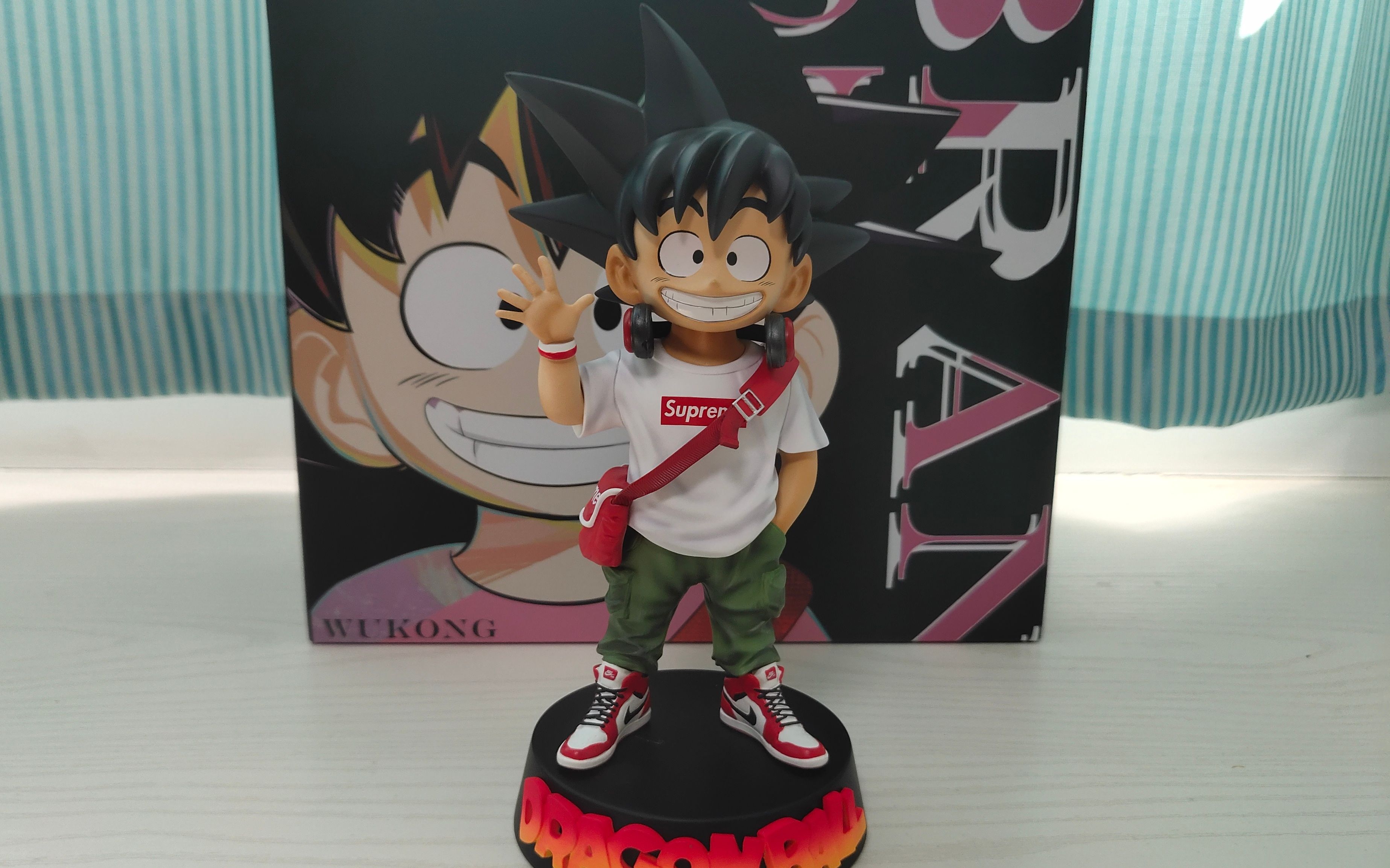 脚踩aj1,身穿supreme,头戴耳机,这样的悟空你喜欢吗?