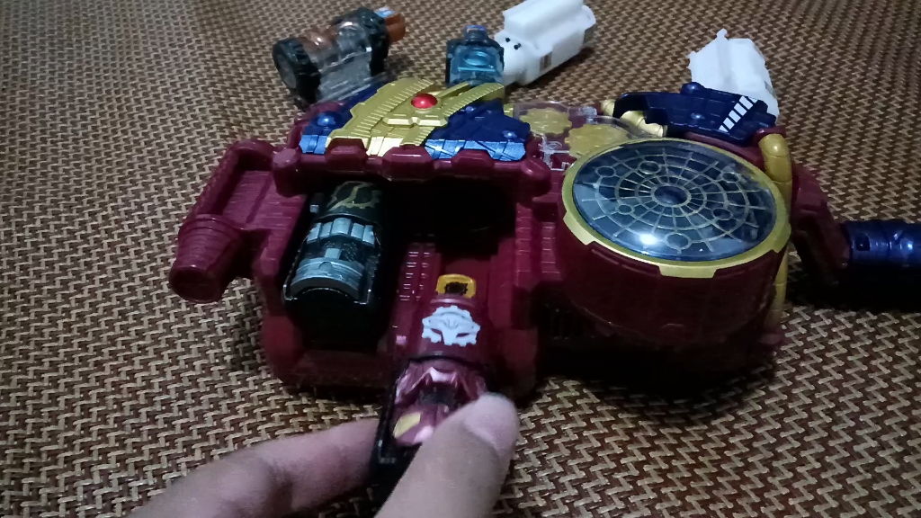 未成年进化驱动器请在e总陪同下观看