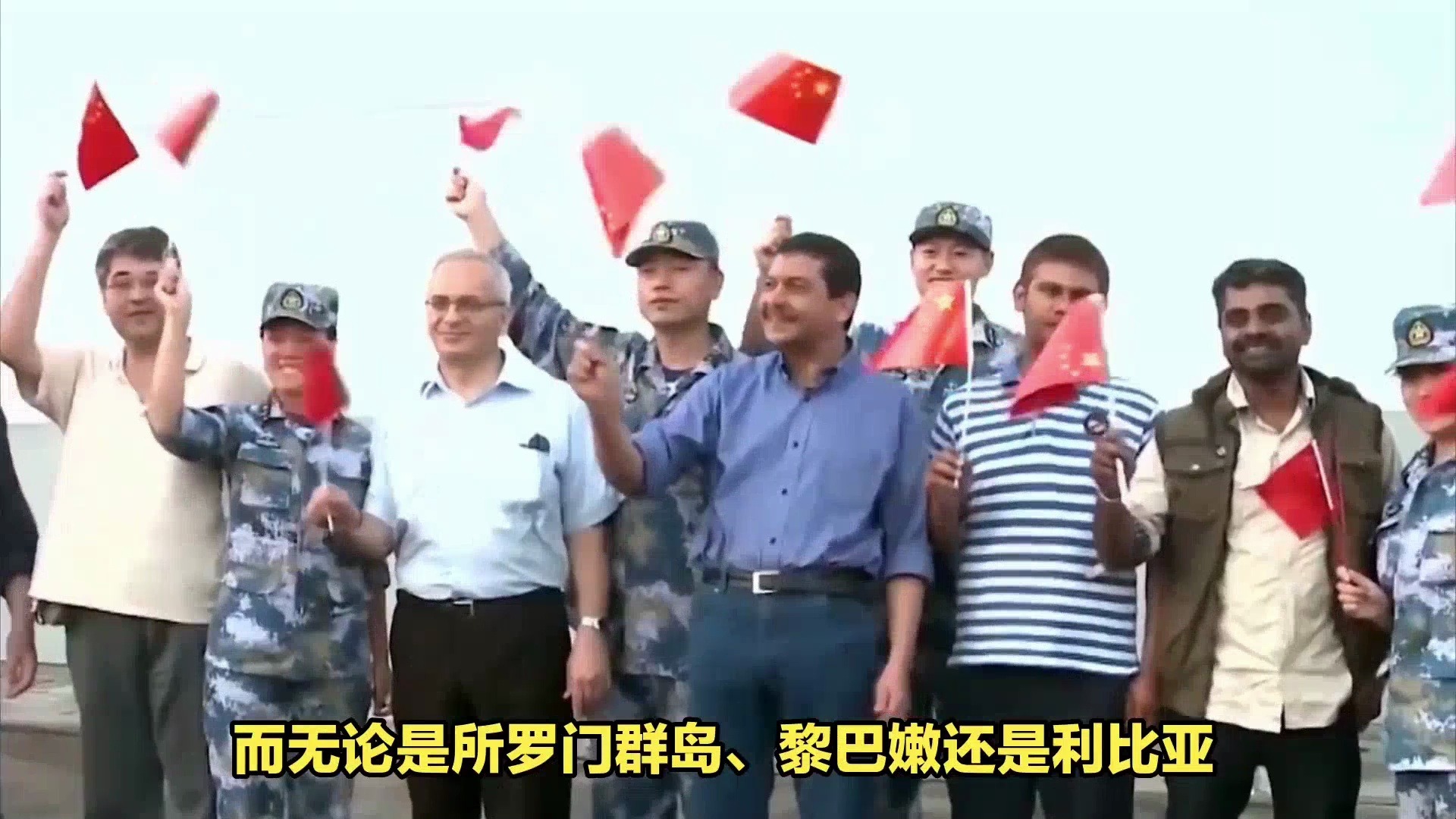 中国撤侨时,军舰警示牌上简短一句话,让武装分子不敢靠近