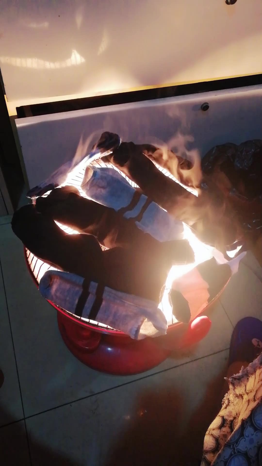 一分钟体验烤袜子_哔哩哔哩 (゜-゜)つロ 干杯~-bilibili