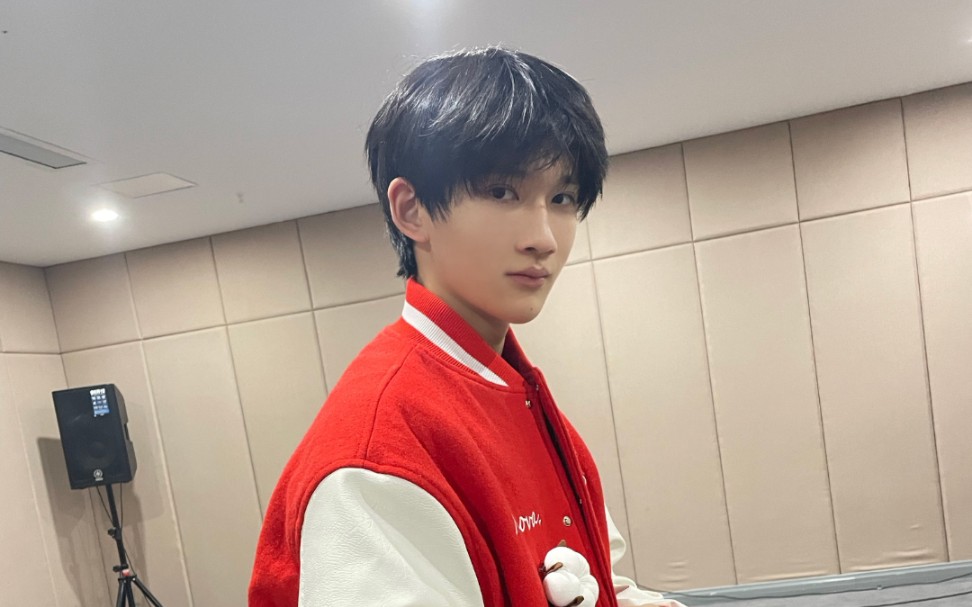 【tf家族三代】余宇涵练习室跳《24k magic》伪直拍