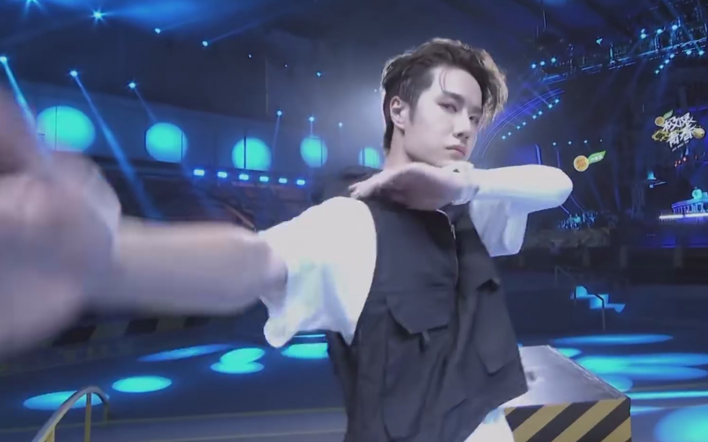 极限青春王一博!王一博和他的钢铁直男战队来了!