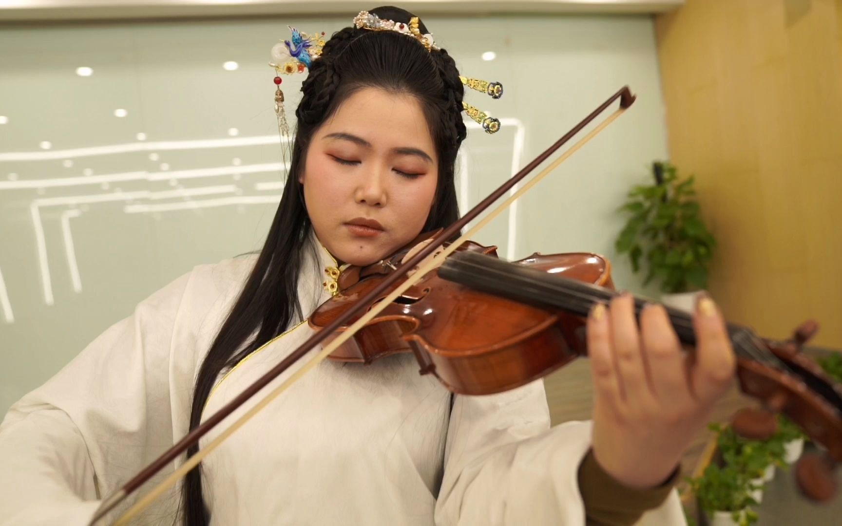 于若彤老师直播预告:不一样的我们陪你过大年,2月9日起为你解锁不一样