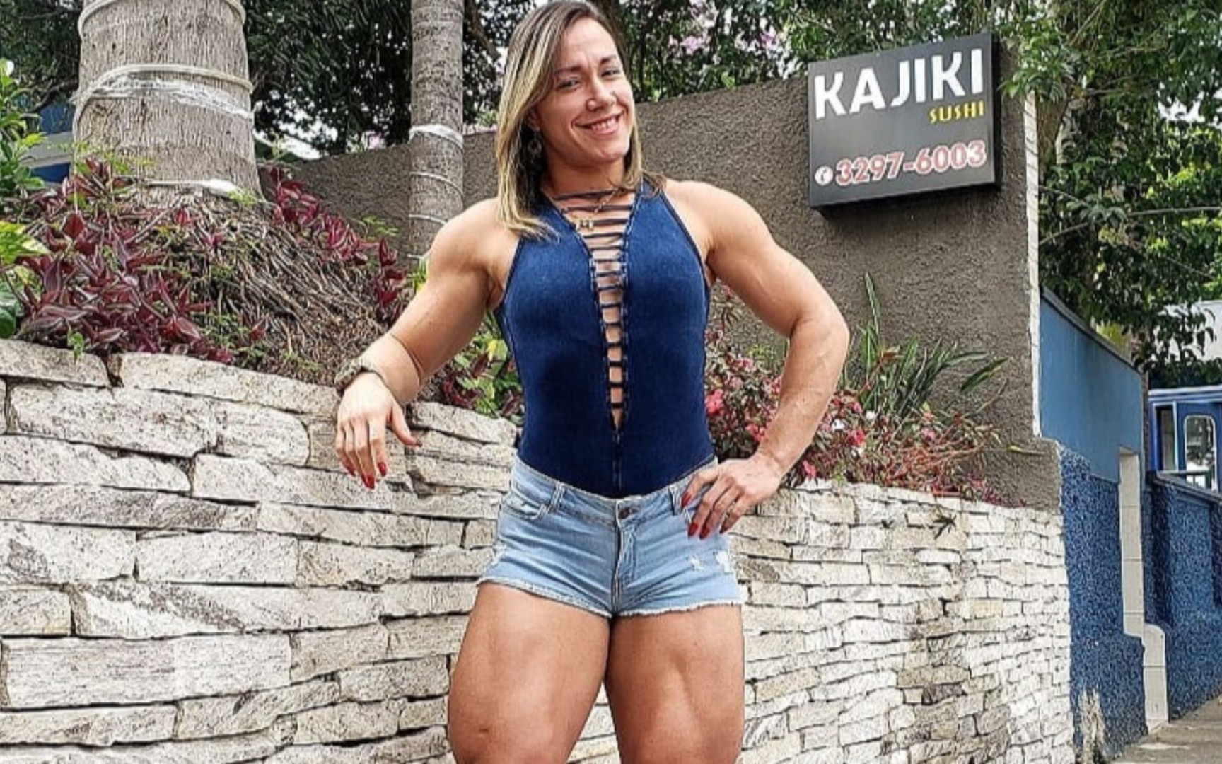 春丽的大腿,巨石强森的脑型,强悍健美肌肉女卡拉·因海亚