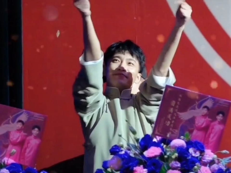 何九华式比心,爱你哦!7815