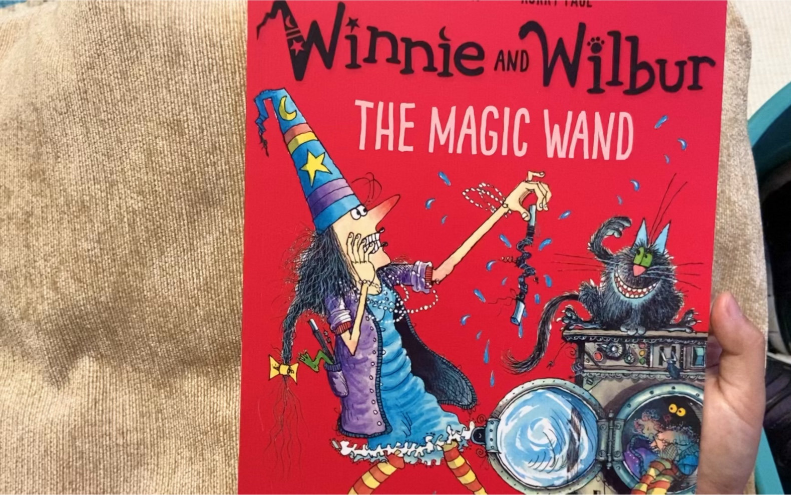 [图]【姐姐读绘本】女巫温妮 Winne and Wilbur | The Magic Wand