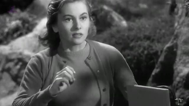 世界名曲《以吻封缄》,丹娜云妮(翻唱)的歌声配上这优美的旋律,百听不