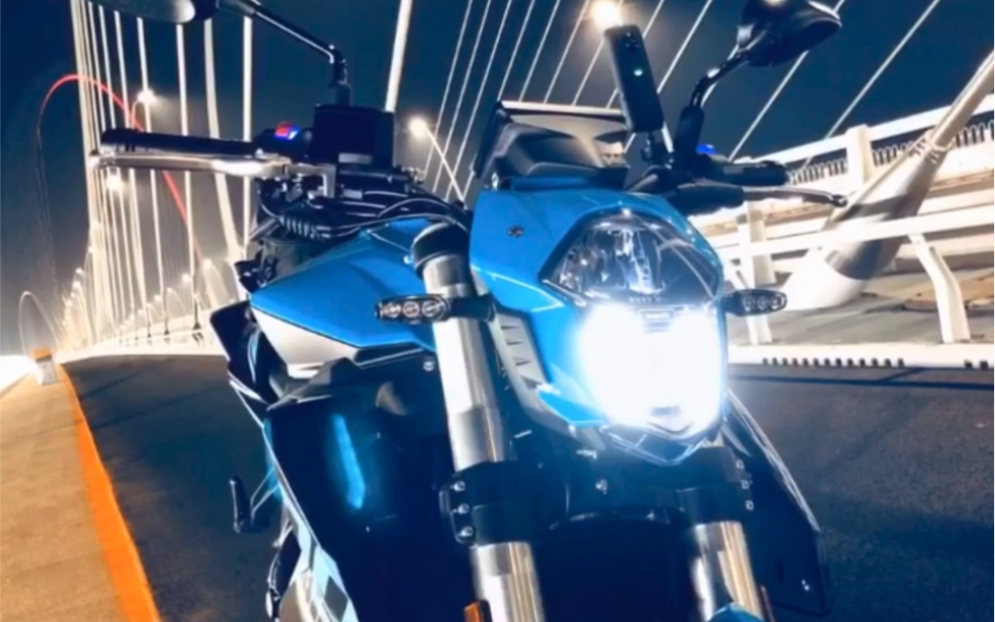 带大懒龙夜探大桥2020款贝纳利黄龙600tnt600i亚瑟蓝vlog