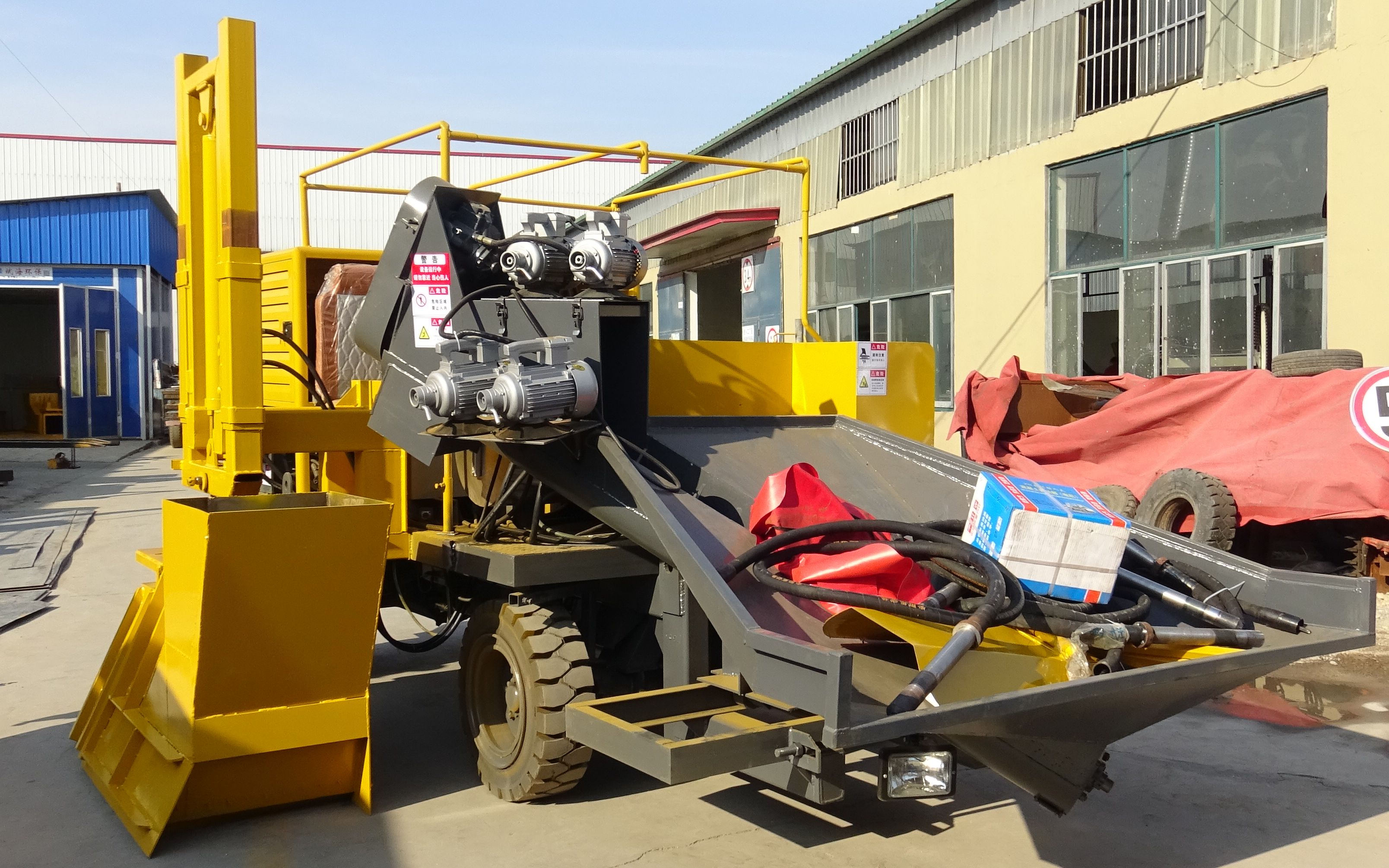 润沃机械路沿石滑膜成型机效果 路肩石成型机现场施工  一次成型 小