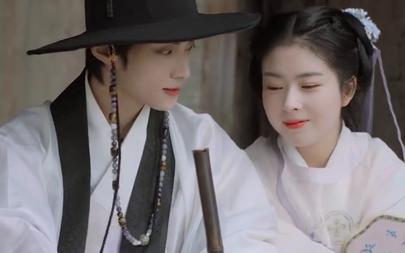 "屋外阳光明明晃晃 说书先生在清嗓 少年呐 太张扬 轻裘白马踏金榜