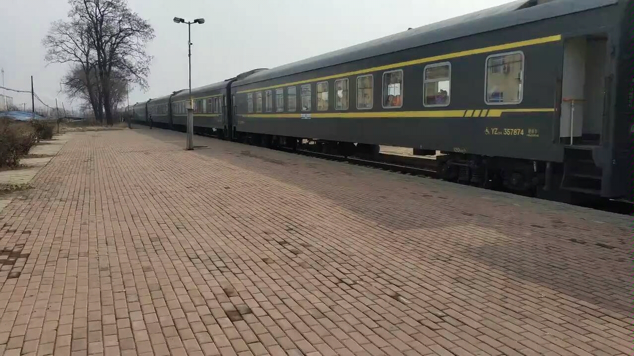 火车k7369次列车出老边站