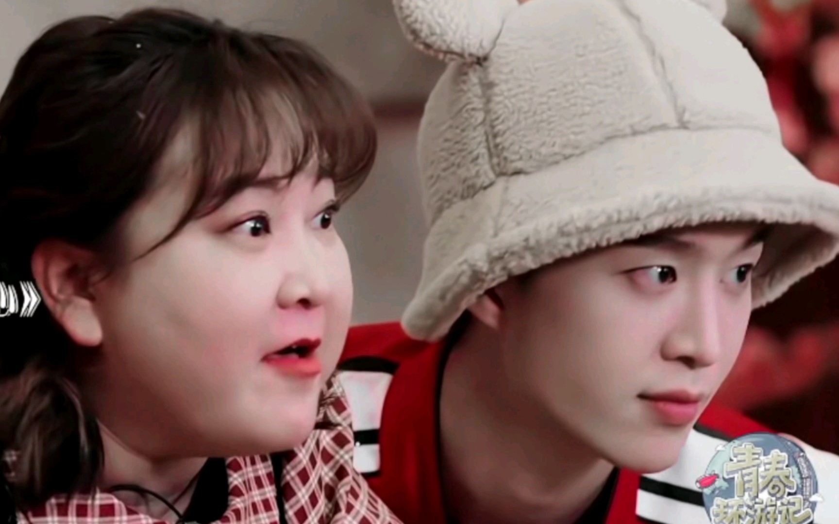 加饭姐弟贾玲范丞丞一个在闹一个在笑