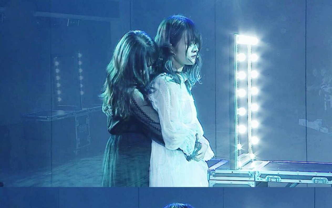 水灰冯晓菲x杨冰怡黑白相间甜蜜升级双面偶像来袭