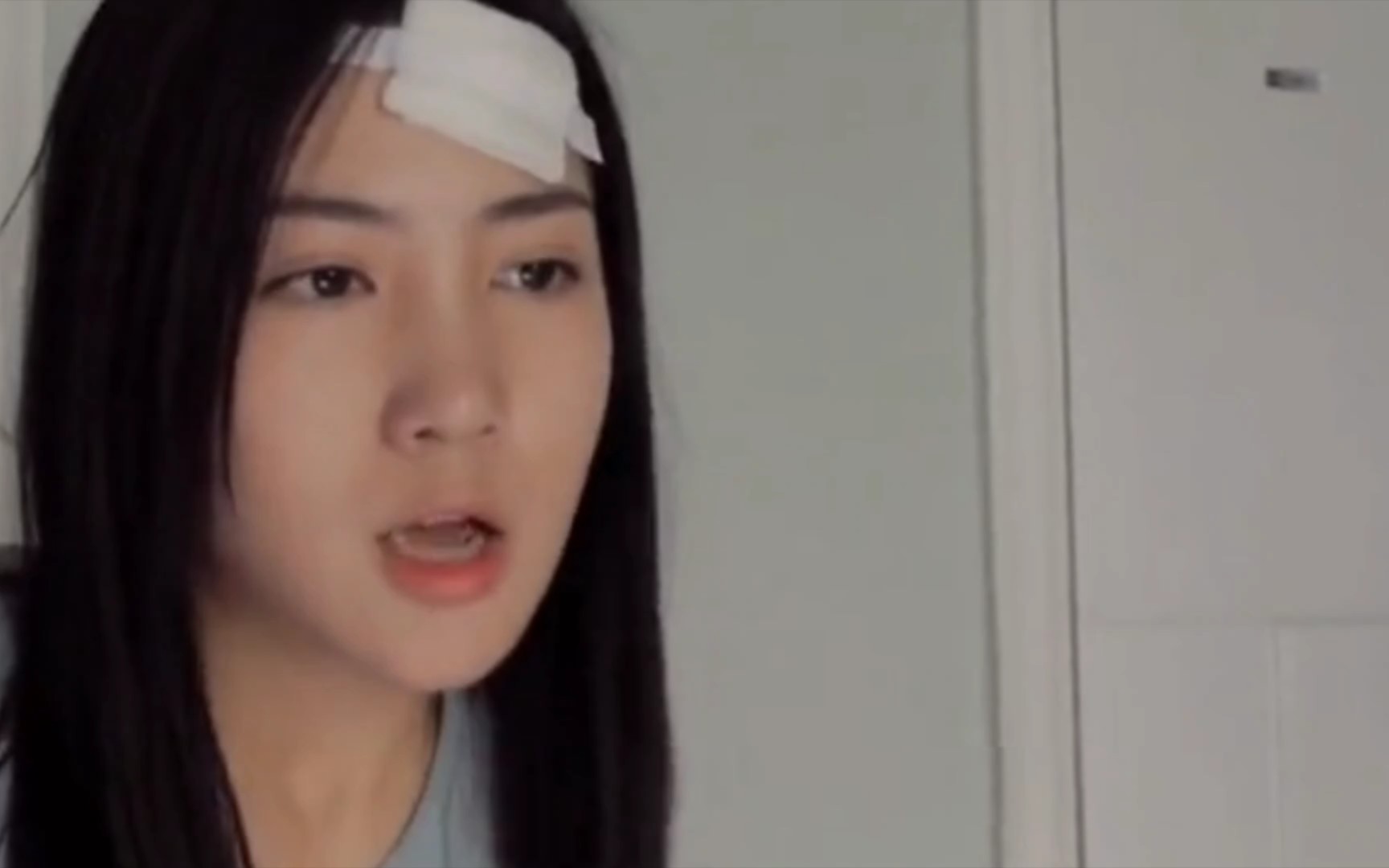 男女互换身体回到女生寝室，然后想要换衣服
