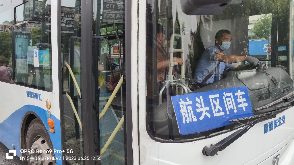 南汇公交沪南线区间车(s0k-009)康沈路横桥路站出站视频(往沪南公路航