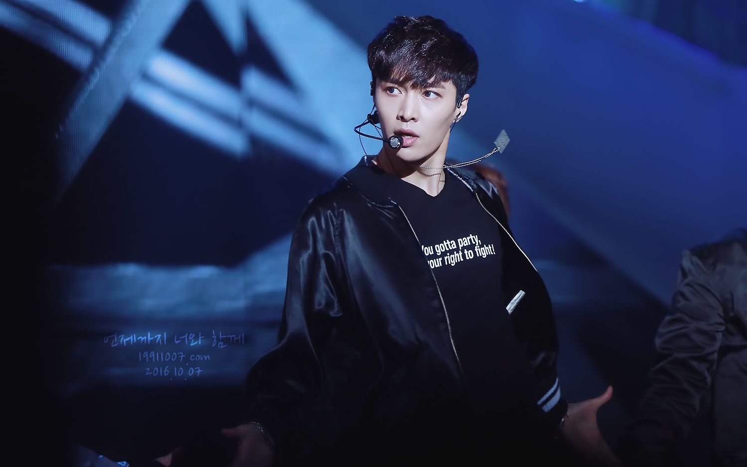 张艺兴舞蹈合集官方现场舞蹈混剪必备舞台上的王者持更