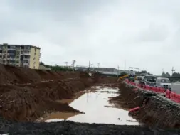 Tải video: 石家庄市留营片区时光街下穿石太铁路段已全面开工！（新华路至和平路段全长约两公里）道路一标段全长约1.55千米，城市主干路