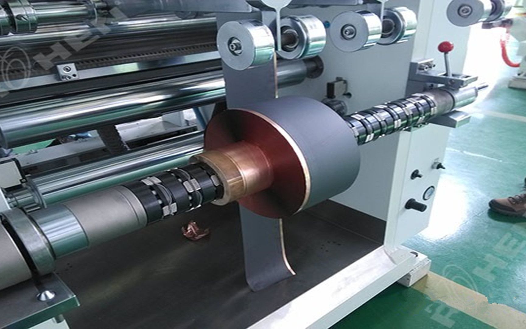 锂电池极片分切机中物料转移机构的设计,真的很简单!