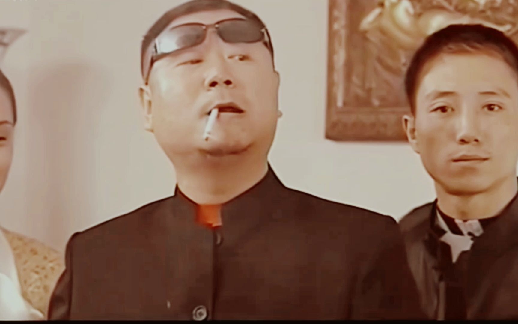 小流氓维多利亚闹事,彪哥状态不好以一敌五战略性躲桌子底下