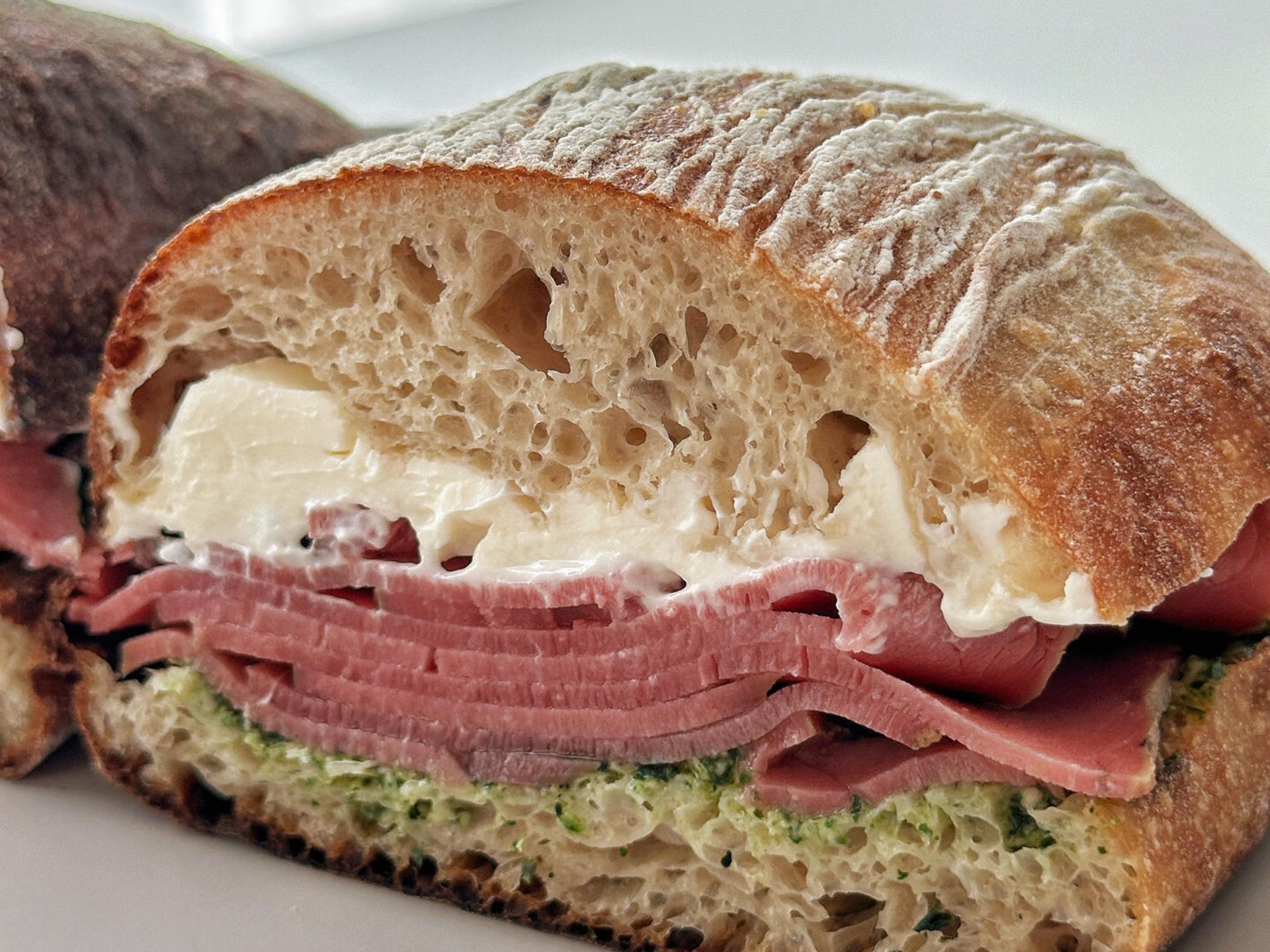 牛肉青酱乳酪三明治