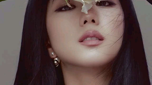 JISOO《ELLE》香港版6月刊封面哔哩哔哩bilibili