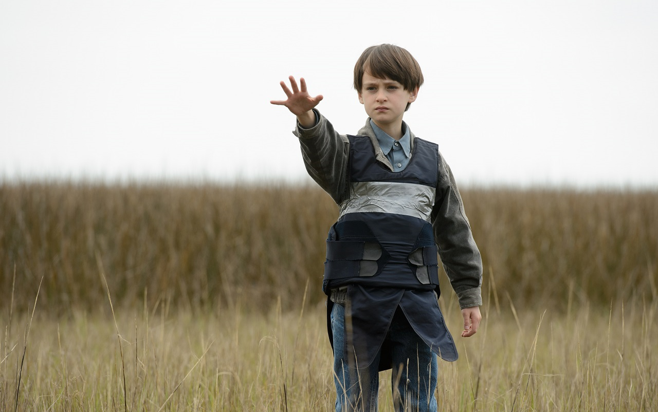 7岁小男孩天生拥有超能力,父母为了保护孩子,展开一趟亡命旅程《午夜