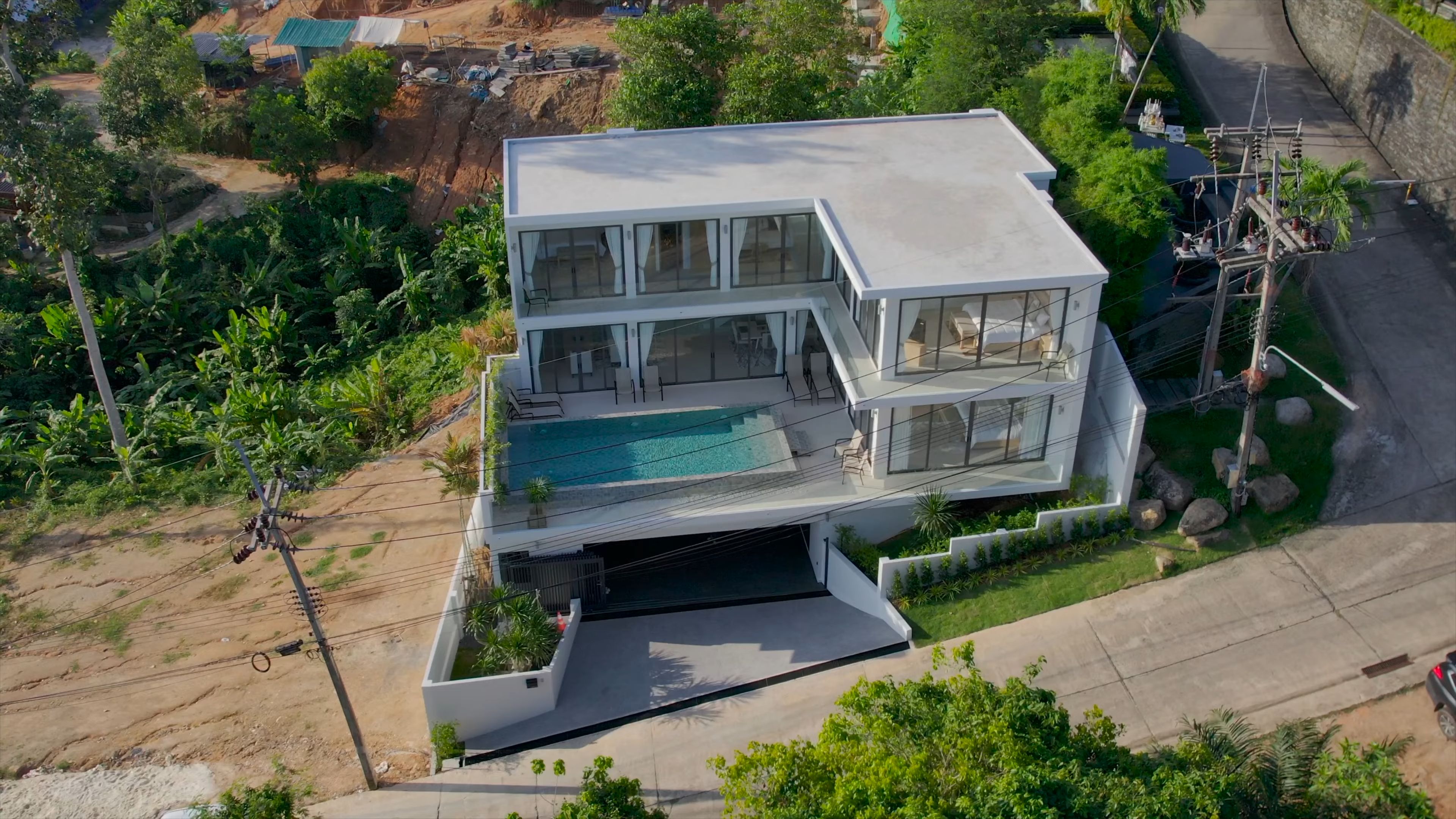 泰国价值 961,000 美元的全新豪华泳池别墅