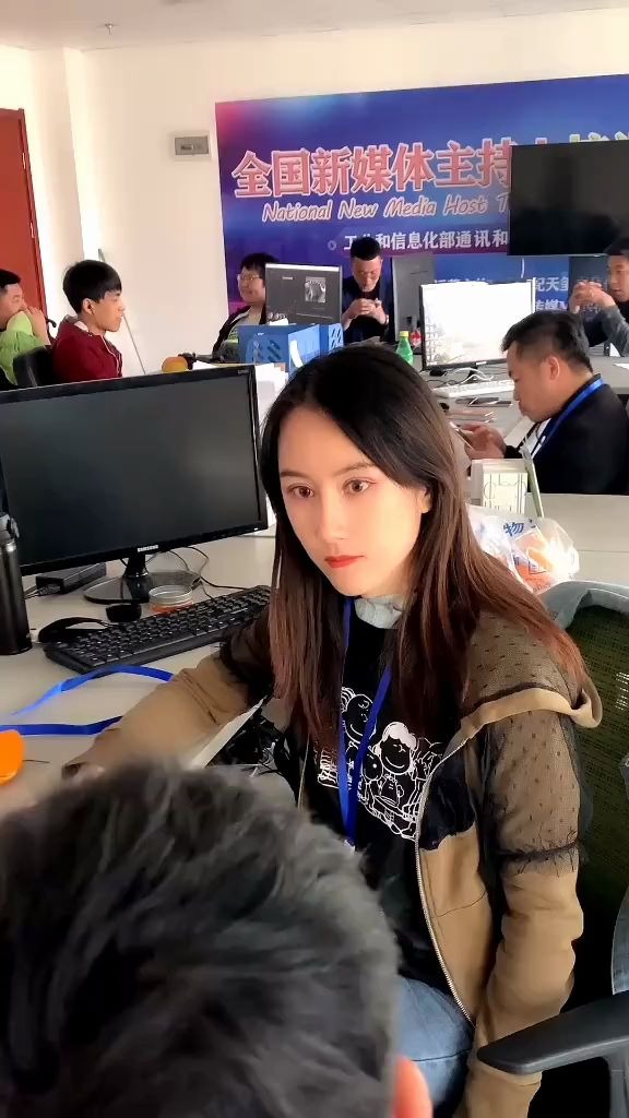 单位的女同事,属实有些豪横