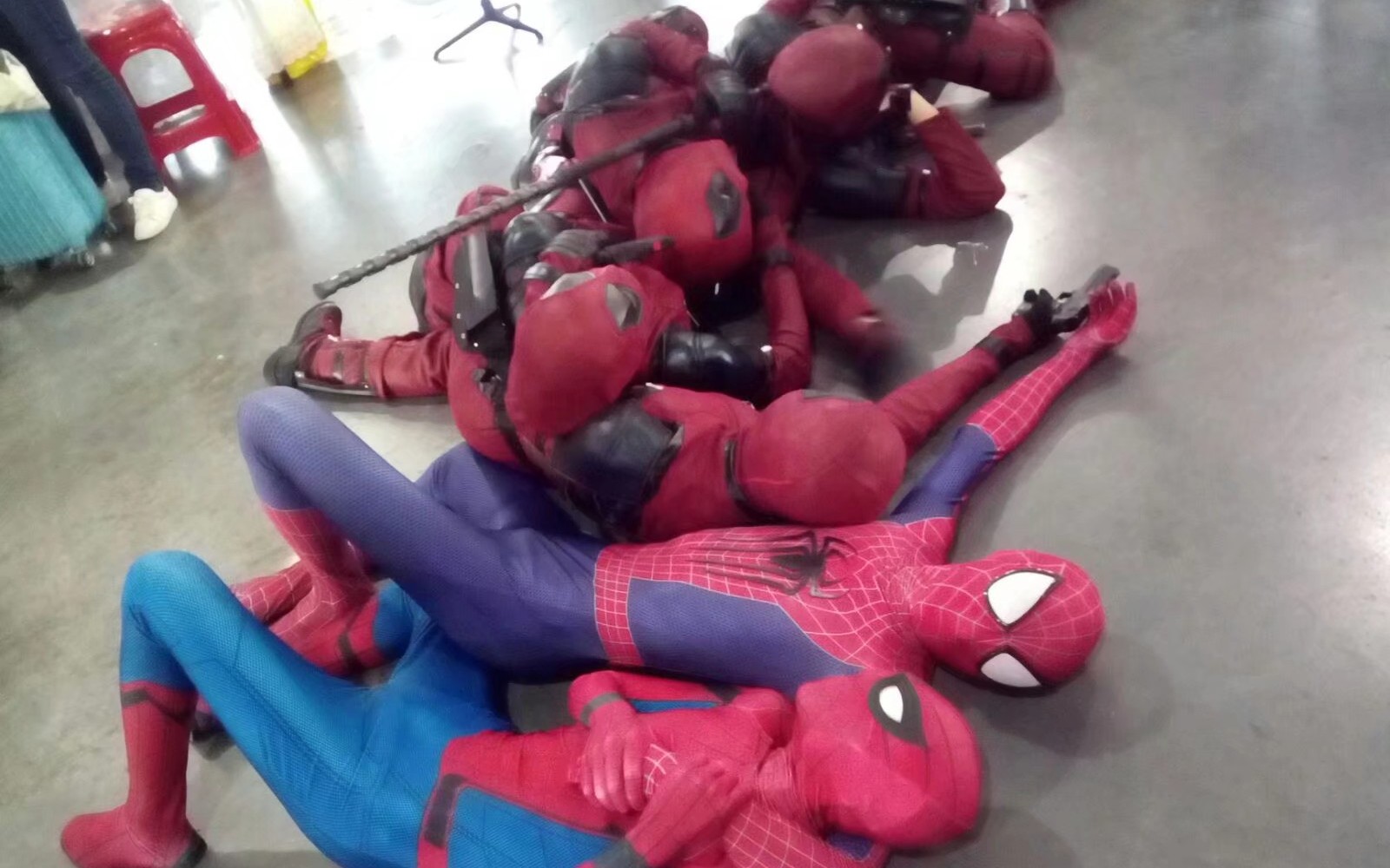 震惊,某漫展惊现小蜘蛛死侍和熊本熊的虐恋情深!