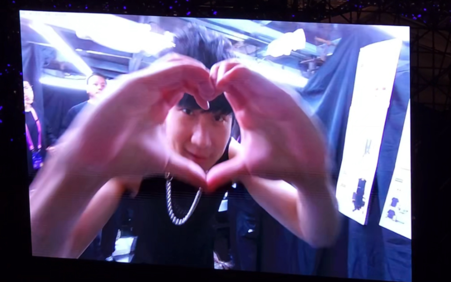 林俊杰jj20南京day2后台比心换装