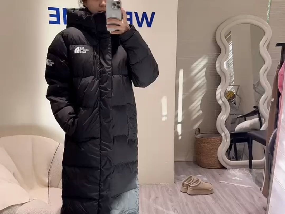 保暖抗寒的北面长款羽绒服细节上身穿搭 贵气老钱风穿搭拿捏住